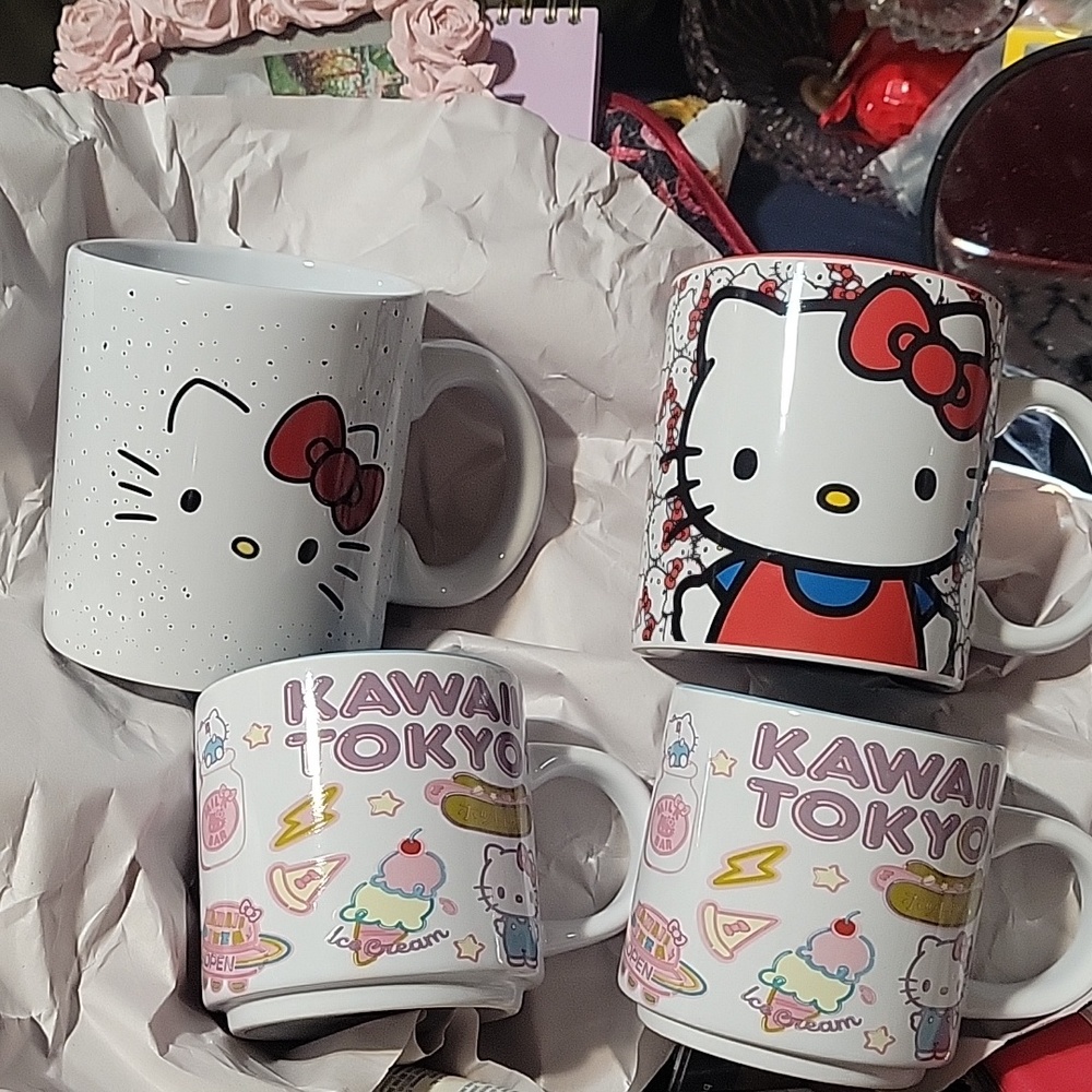 HELLO KITTY MUGS !!!